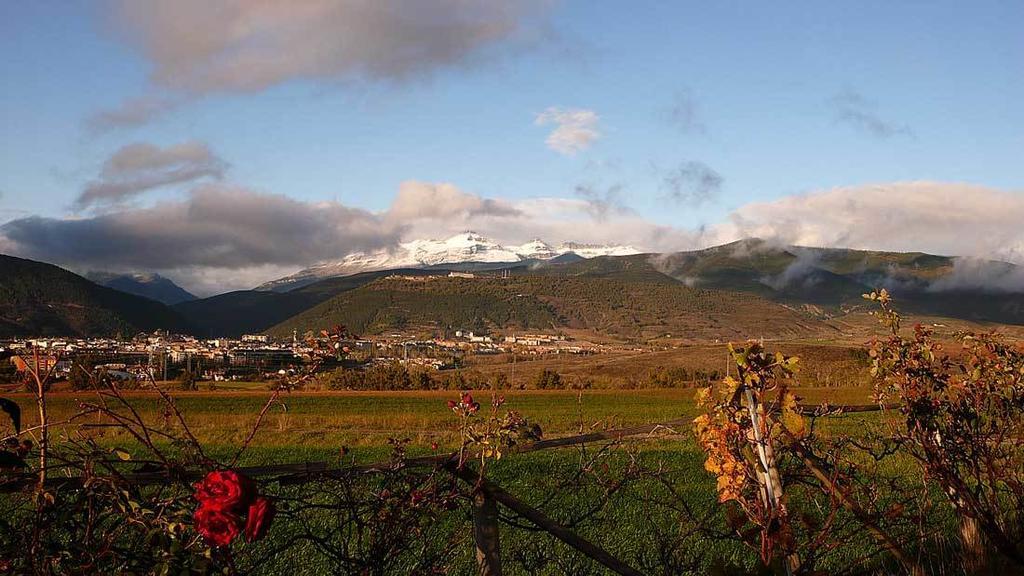 Camping Ain Jaca Exteriör bild